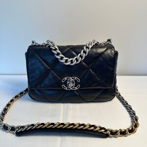 Chanel 19 Black in Small Microchipped